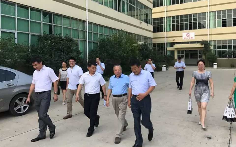 山東省商務(wù)廳領(lǐng)導(dǎo)蒞臨煙臺(tái)博斯納鋼琴制造有限公司調(diào)研指導(dǎo)工作